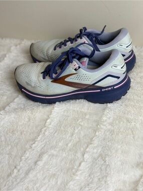 Brooks Ghost Women's Running Shoes - Light Gray with Navy & Pink & Brown Logo
